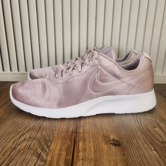 Nike Tanjun Premium Particle Rose Women Sz 9 Pink Satin Running Shoes 917537-601 - Picture 3 of 9